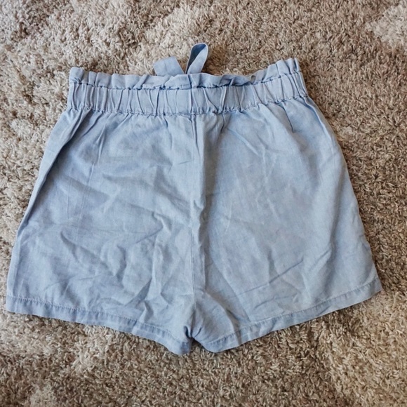 Romeo + Juliet Couture Ruffle Waist Chambray Short - Picture 6 of 8